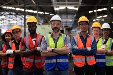 Mühendis ekibi sanayide. 