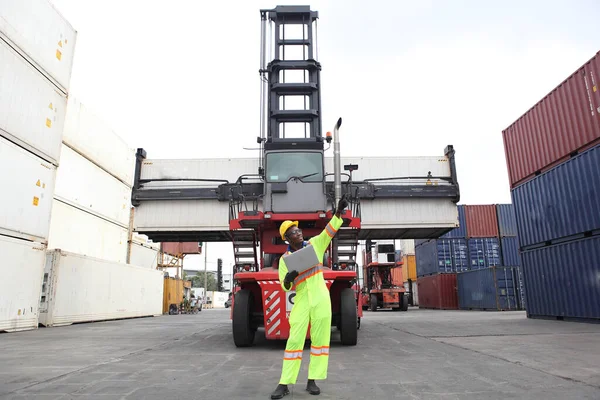 Ingénieur Afro Américain Ils Travaillent Dans Zone Conteneurs Transport Logistique — Photo