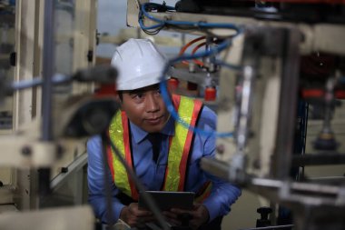 Gıda fabrikasında gıda mühendisi kontrol süreci 