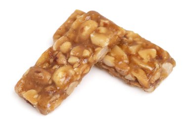 Ayrı kesilmiş çerezler. Fıstıklı ballı gofret, beyaz arka planda susam. kırpma yolu ile.