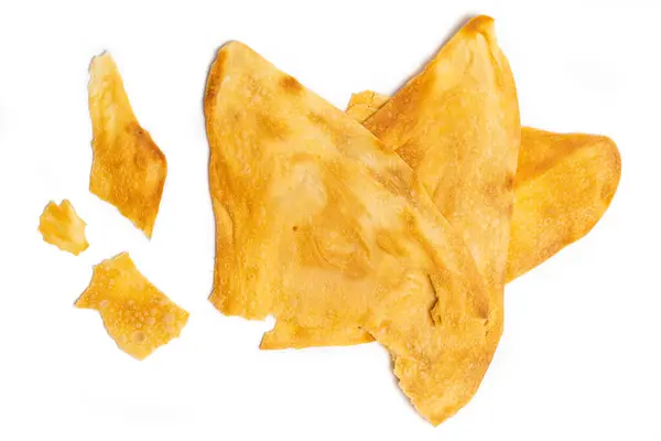 Çıtır Çıtır Roti. Mısır gevreği (Tayland gözlemesi) ve tatlandırılmış konsantre süt beyaz arka planda lezzetli Tayland tatlıları. kırpma yolu.