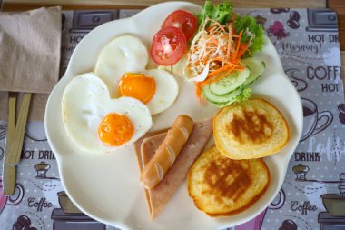  nefis bir kahvaltı için iki lüks otel                              