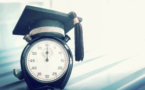 Czas Jest Edukacja Graduation Cap Top Clockconcept Educational Times Studia — Zdjęcie stockowe