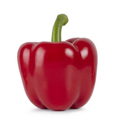 Kırmızı dolma biber ayakta duruyor. Beyaz bir arkaplanda izole edilmiş