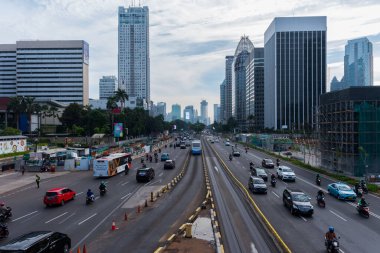 Sabah Jakarta 'daki ana cadde ve iş merkezlerinde trafik durumu, Jakarta, Endonezya - 29 Ocak 2019