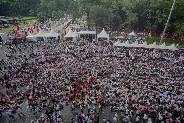 Jakarta, Endonezya - 13 Nisan 2019: Jokowi / Joko Widodo 'nun cumhurbaşkanlığı seçimleri için toplanan insanlar