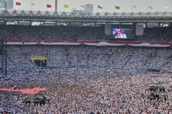 Joko Widodo / Jokowi, Enonezya cumhurbaşkanlığı seçimlerinin son mitinginde bir konuşma yaptı.