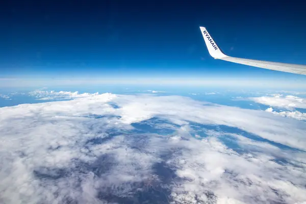 Mraky Obloze Během Cestování Letadlem Panoráma Mraků Zemského Obzoru Průzoru — Stock fotografie