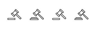 Gavel simgeleri ayarlandı. Yargıç tokmak işareti ve sembol. Kanun simgesi. Açık arttırma çekici