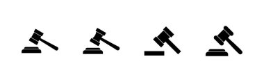 Gavel simgeleri ayarlandı. Yargıç tokmak işareti ve sembol. Kanun simgesi. Açık arttırma çekici