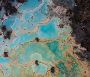 Çin 'deki Jiuzhaigou ve Huanglong manzaraları meşhurdur..