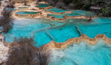 Çin 'deki Jiuzhaigou ve Huanglong manzaraları meşhurdur..