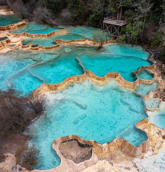 Çin 'deki Jiuzhaigou ve Huanglong manzaraları meşhurdur..