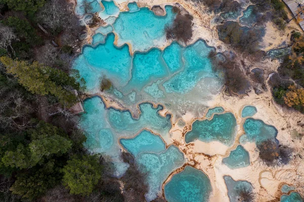Çin 'deki Jiuzhaigou ve Huanglong manzaraları meşhurdur..