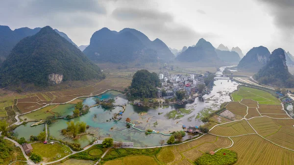 Çin Guangxi Bölgesindeki Karayolları Pınarlar Nehirler — Stok fotoğraf