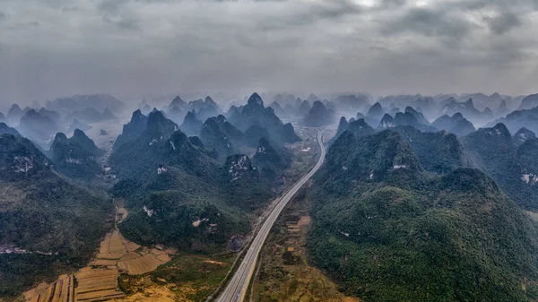 Autostrade Sorgenti Fiumi Nella Regione Montuosa Carsica Del Guangxi Cina — Foto Stock