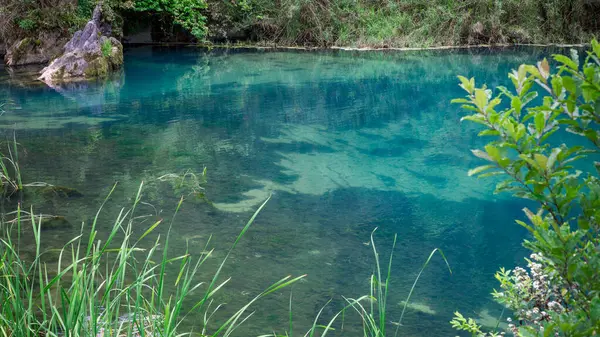 Çin 'in Guizhou kentindeki Pingtang ilçesinin kırsal manzarası dünyanın en büyük tek çanaklı radyo teleskopuna ev sahipliği yapmaktadır..