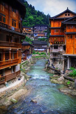 Qiandongnan ilindeki Xijiang Qianhu Miao Köyü manzarası, Guizhou, Çin.
