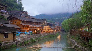 Qiandongnan ilindeki Xijiang Qianhu Miao Köyü manzarası, Guizhou, Çin.