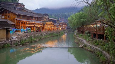 Qiandongnan ilindeki Xijiang Qianhu Miao Köyü manzarası, Guizhou, Çin.