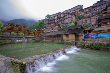 Qiandongnan ilindeki Xijiang Qianhu Miao Köyü manzarası, Guizhou, Çin.