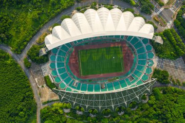 Guangzhou Üniversitesi 'nin Çin' deki spor merkezinin manzarasına bakıyor..