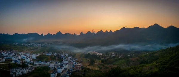 Maaseudun Maisemia Pingtang County Guizhou Kiina Asuu Maailman Suurin Yhden — kuvapankkivalokuva