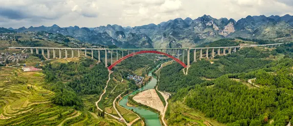 Çin, Guizhou 'daki Pingtang ve Luodian köprüleri..