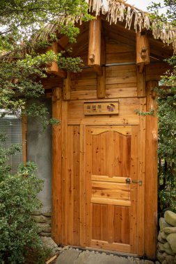 Jiabang Terrace Fields, Jiang County, Guizhou, Çin 'de bir misafir evinin manzarası..