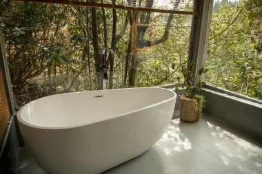 Jiabang Terrace Fields, Jiang County, Guizhou, Çin 'de bir misafir evinin manzarası..