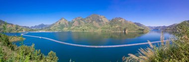 Hongshui Nehri, Guangxi 'deki Tian' e County ile Guizhou 'daki Luodian County arasındaki güzel manzarasıyla bilinen İnci Nehri' ndeki Xi Nehri 'nin üst kısımlarıdır..