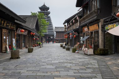 Danzhai County, Guizhou 'da Wanda Town' un sokak manzarası.