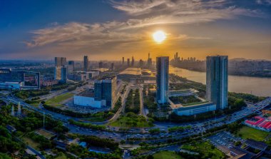 Çin 'in Guangzhou kentindeki Pazhou İş Bölgesi' nin alacakaranlık manzarası..