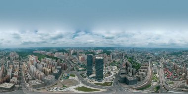 Guiyang, Guizhou, Çin 'in şehir gece manzarası. Huaguo Bahçesi Guiyang 'daki en büyük yerleşim yeridir..