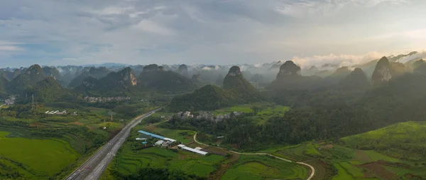 Sunset Scenery Daxin County Guangxi China Peaks Forests Fields Bathed — Stock Photo, Image