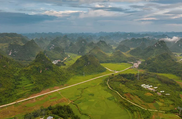 Naplemente Táj Daxin Megye Guangxi Kína Csúcsok Erdők Mezők Fürdött — Stock Fotó