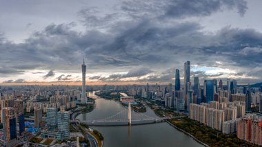 COVID-19 salgınının olduğu üç yıl boyunca Çin 'in Guangzhou şehrinin sokak sahneleri..