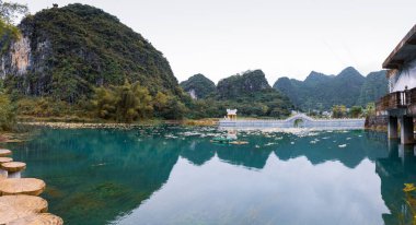 Du 'an County, Hechi City, Guangxi, Çin' in manzarası dünya çapında bir mağara dalışı cennetidir..