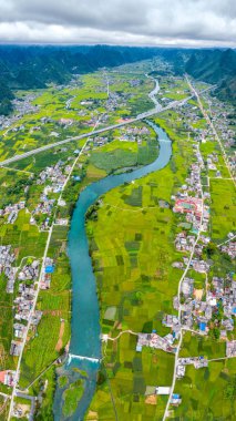 Du 'an County, Hechi City, Guangxi, Çin' in manzarası dünya çapında bir mağara dalışı cennetidir..