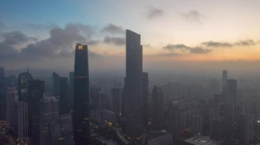 Guangzhou 'nun 2020 yılındaki modern şehir manzarasının gecikmiş hava fotoğrafları, köprüler, rıhtımlar ve binalar da dahil..