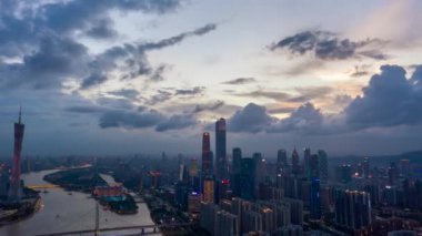 Guangzhou 'nun 2020 yılındaki modern şehir manzarasının gecikmiş hava fotoğrafları, köprüler, rıhtımlar ve binalar da dahil..