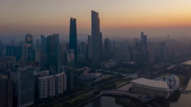 Guangzhou 'nun 2020-2021 yıllarındaki modern kentsel manzarasının gecikmiş hava fotoğrafları arasında köprüler, rıhtımlar ve binalar da yer alıyor..