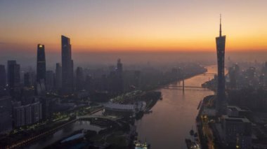 Guangzhou 'nun 2020-2021 yıllarındaki modern kentsel manzarasının gecikmiş hava fotoğrafları arasında köprüler, rıhtımlar ve binalar da yer alıyor..