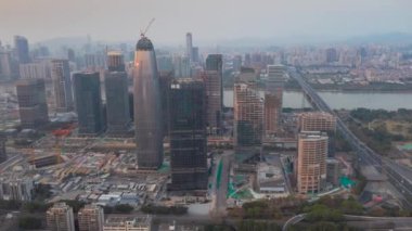 Guangzhou 'nun 2020-2021 yıllarındaki modern kentsel manzarasının gecikmiş hava fotoğrafları arasında köprüler, rıhtımlar ve binalar da yer alıyor..