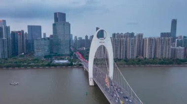 Guangzhou 'nun 2020-2021 yıllarındaki modern kentsel manzarasının gecikmiş hava fotoğrafları arasında köprüler, rıhtımlar ve binalar da yer alıyor..