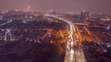 Guangzhou 'nun 2022' deki modern kent manzarasının hava görüntüleri, köprüler, rıhtımlar, binalar, vs..