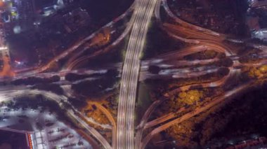 Guangzhou 'nun 2022' deki modern kent manzarasının hava görüntüleri, köprüler, rıhtımlar, binalar, vs..
