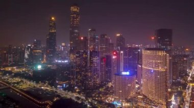 Guangzhou 'nun 2022' deki modern kent manzarasının hava görüntüleri, köprüler, rıhtımlar, binalar, vs..