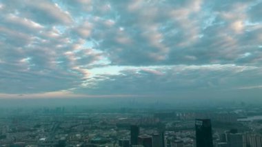 Guangzhou 'nun modern kent manzarasının 2023 yılındaki hava görüntüleri, köprüler, rıhtımlar, binalar, vs..