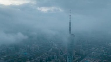 Guangzhou 'nun modern kent manzarasının 2023 yılındaki hava görüntüleri, köprüler, rıhtımlar, binalar, vs..